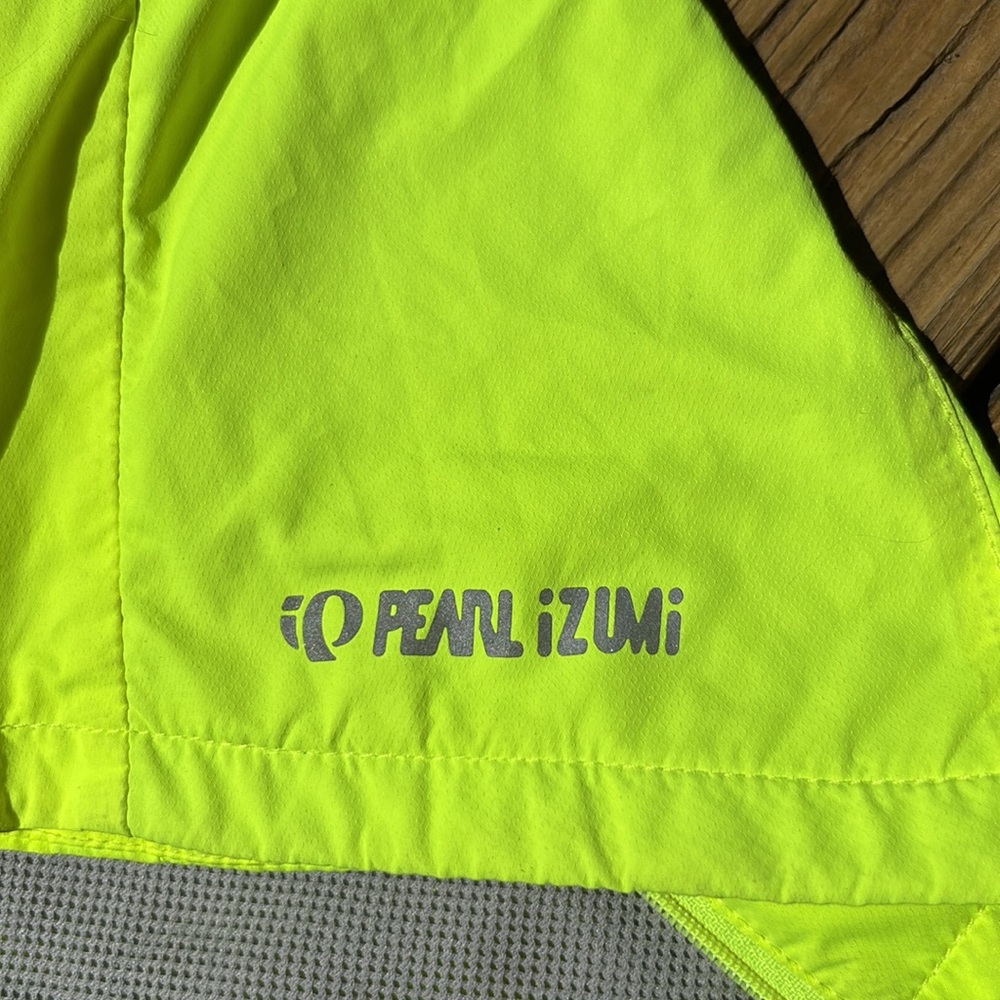 Pearl Izumi reflective convertible cycling jacket. - Picture 10 of 13